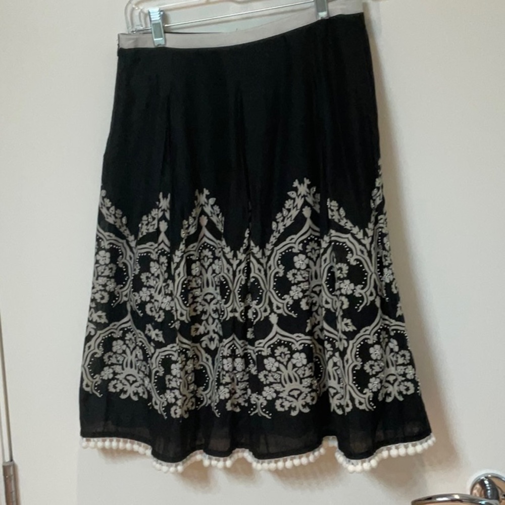 Ann Taylor Loft black and white Pom Pom skirt, size 2 petite